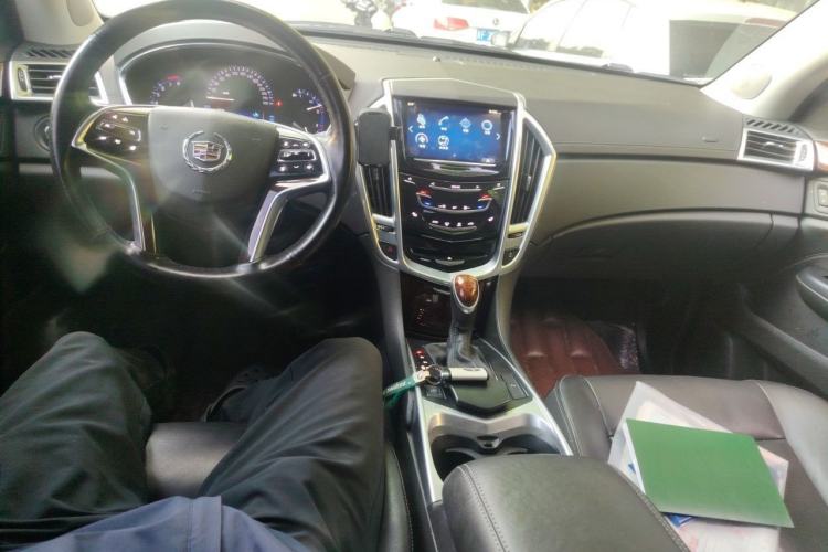 Used Cadillac SRX 2013 3.0L Luxury Model Center Console