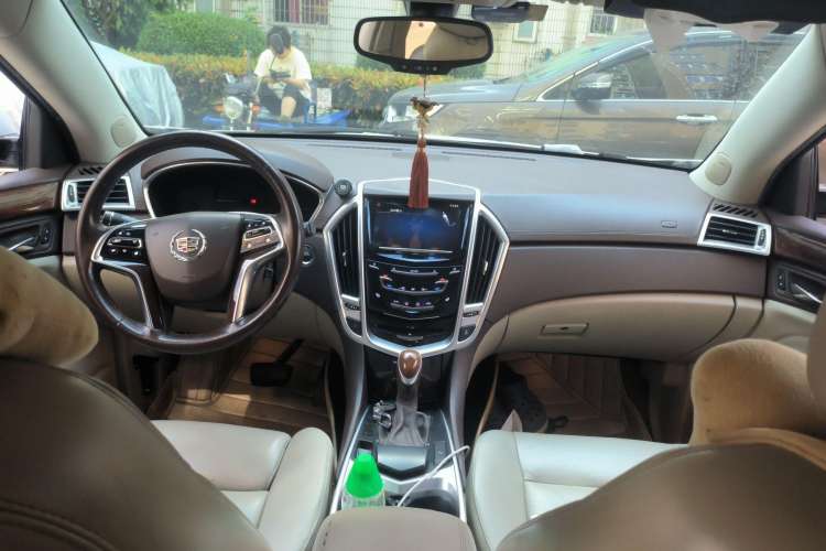 Used Cadillac SRX 2013 3.0L Elite Model Center Console