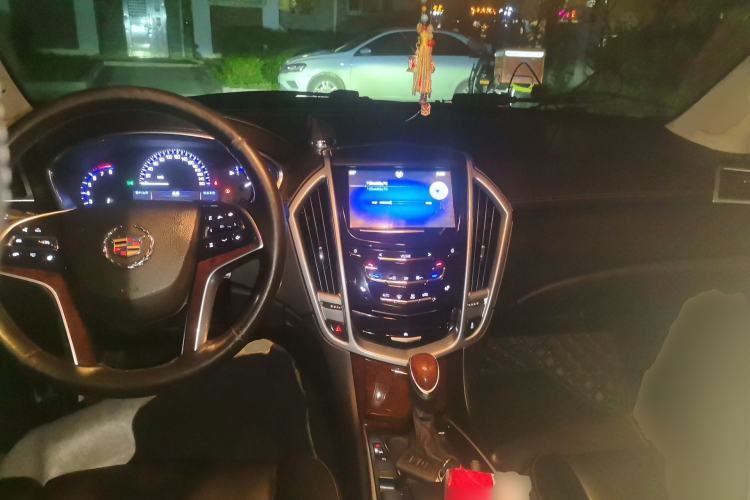 Used Cadillac SRX 2013 3.0L Elite Model Center Console