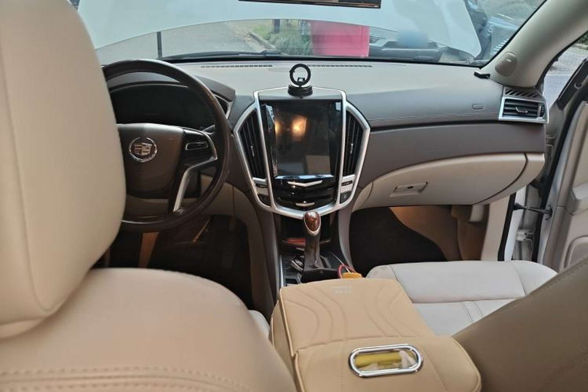 Used Cadillac SRX 2013 3.0L Leading Model Center Console