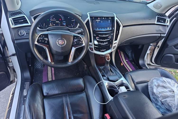 Used Cadillac SRX 2013 3.0L Elite Model Center Console