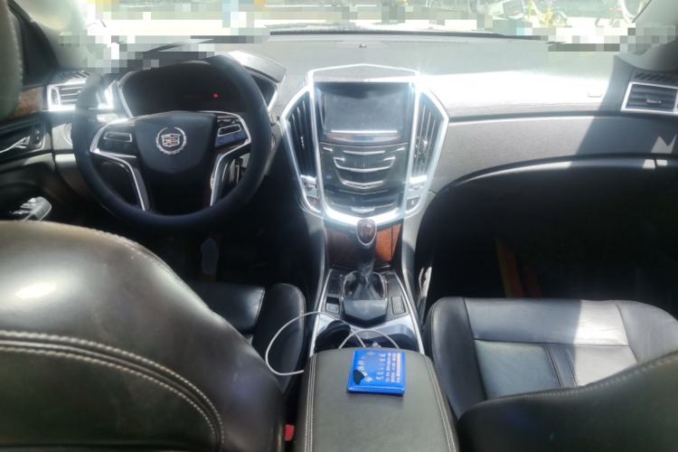 Used Cadillac SRX 2013 3.0L Elite Model Center Console