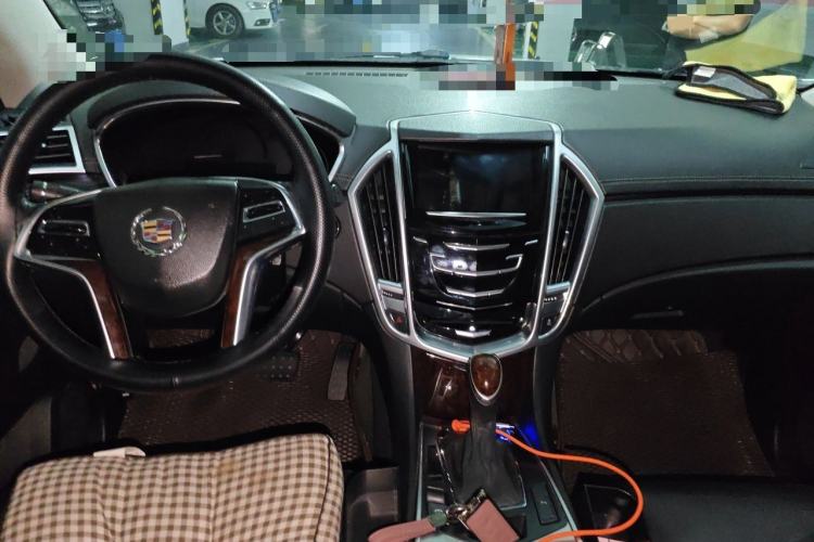 Used Cadillac SRX 2013 3.0L Elite Model Center Console