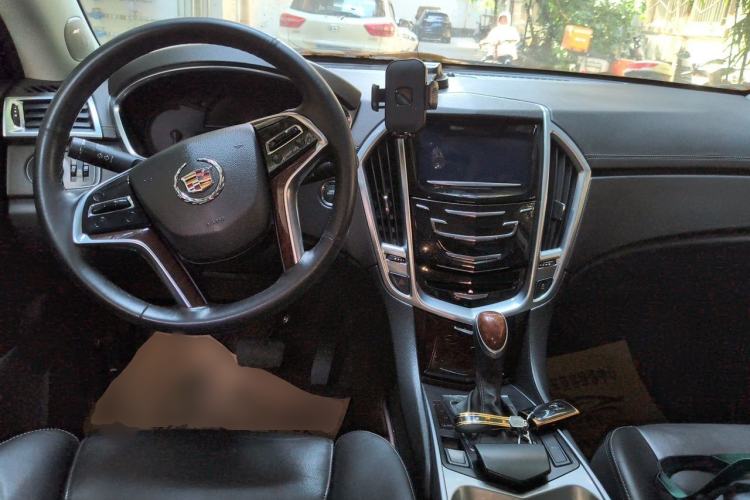 Used Cadillac SRX 2013 3.0L Elite Model Center Console