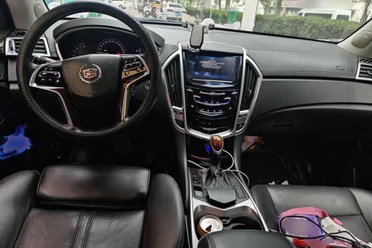 Used Cadillac SRX 2013 3.0L Elite Model Center Console