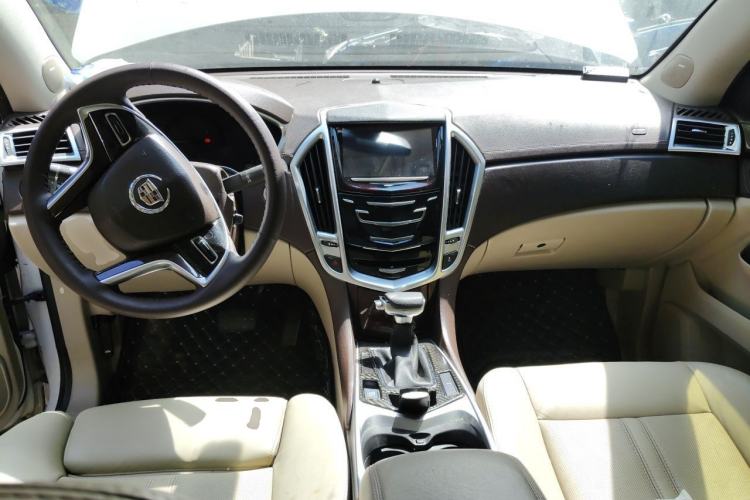 Used Cadillac SRX 2013 3.0L Elite Model Center Console