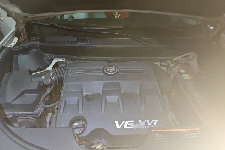 Used Cadillac SRX 2013 3.0L Flagship Model Engine Bay