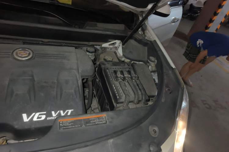 Used Cadillac SRX 2013 3.0L Elite Model Engine Bay Left