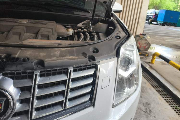 Used Cadillac SRX 2013 3.0L Comfort Model Engine Bay Left