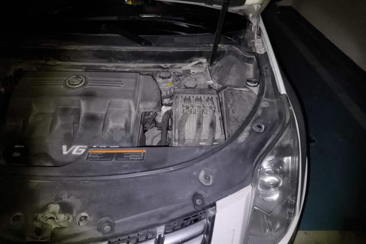 Used Cadillac SRX 2013 3.0L Elite Model Engine Bay Left