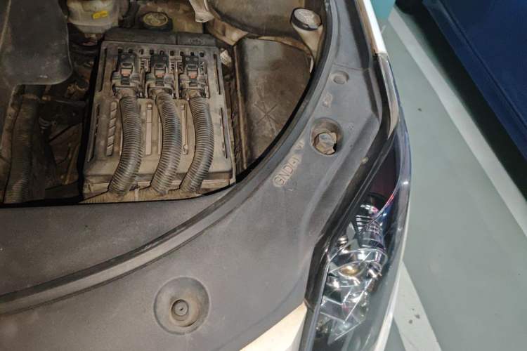 Used Cadillac SRX 2013 3.0L Elite Model Engine Bay Left