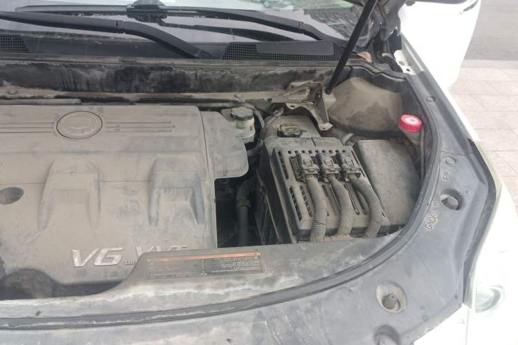 Used Cadillac SRX 2013 3.0L Comfort Model Engine Bay Left