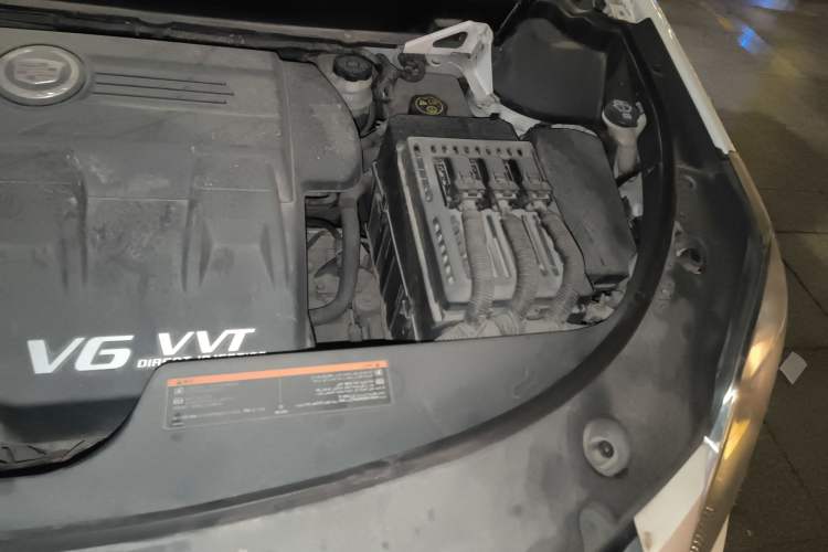 Used Cadillac SRX 2013 3.0L Elite Model Engine Bay Left