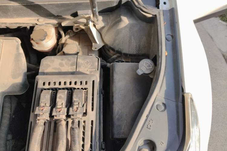 Used Cadillac SRX 2013 3.0L Comfort Model Engine Bay Left