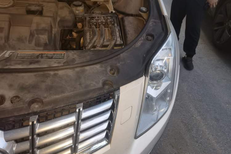 Used Cadillac SRX 2013 3.0L Luxury Model Engine Bay Left