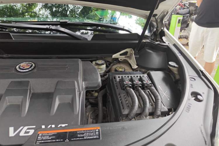 Used Cadillac SRX 2013 3.0L Comfort Model Engine Bay Left