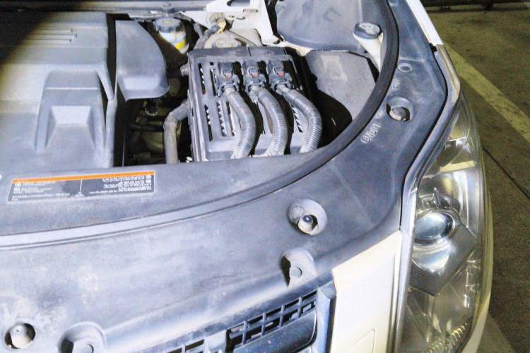 Used Cadillac SRX 2013 3.0L Comfort Model Engine Bay Left