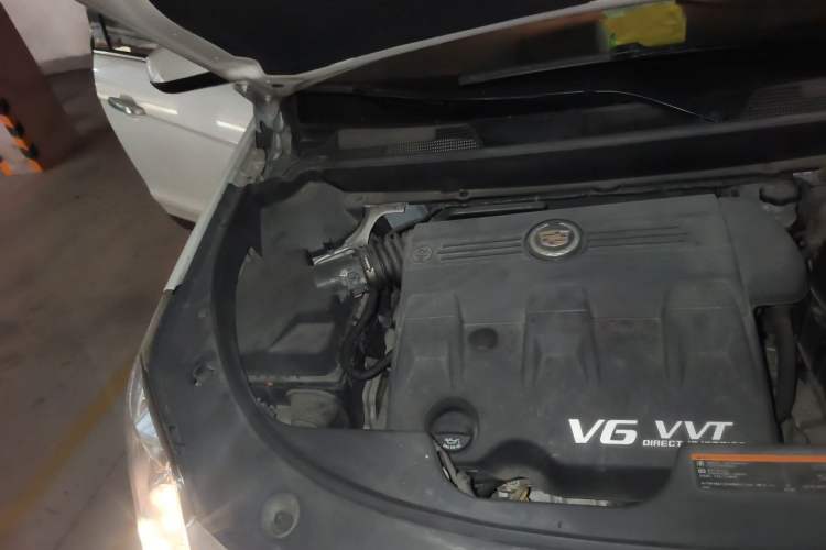 Used Cadillac SRX 2013 3.0L Elite Model Engine Bay Right