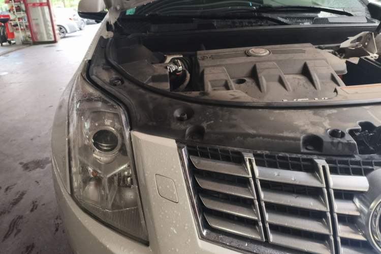 Used Cadillac SRX 2013 3.0L Comfort Model Engine Bay Right