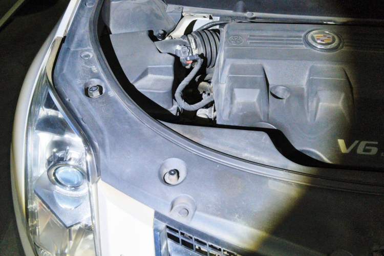 Used Cadillac SRX 2013 3.0L Comfort Model Engine Bay Right