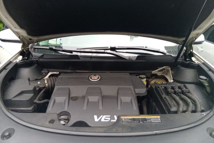 Used Cadillac SRX 2013 3.0L Elite Model Engine Bay