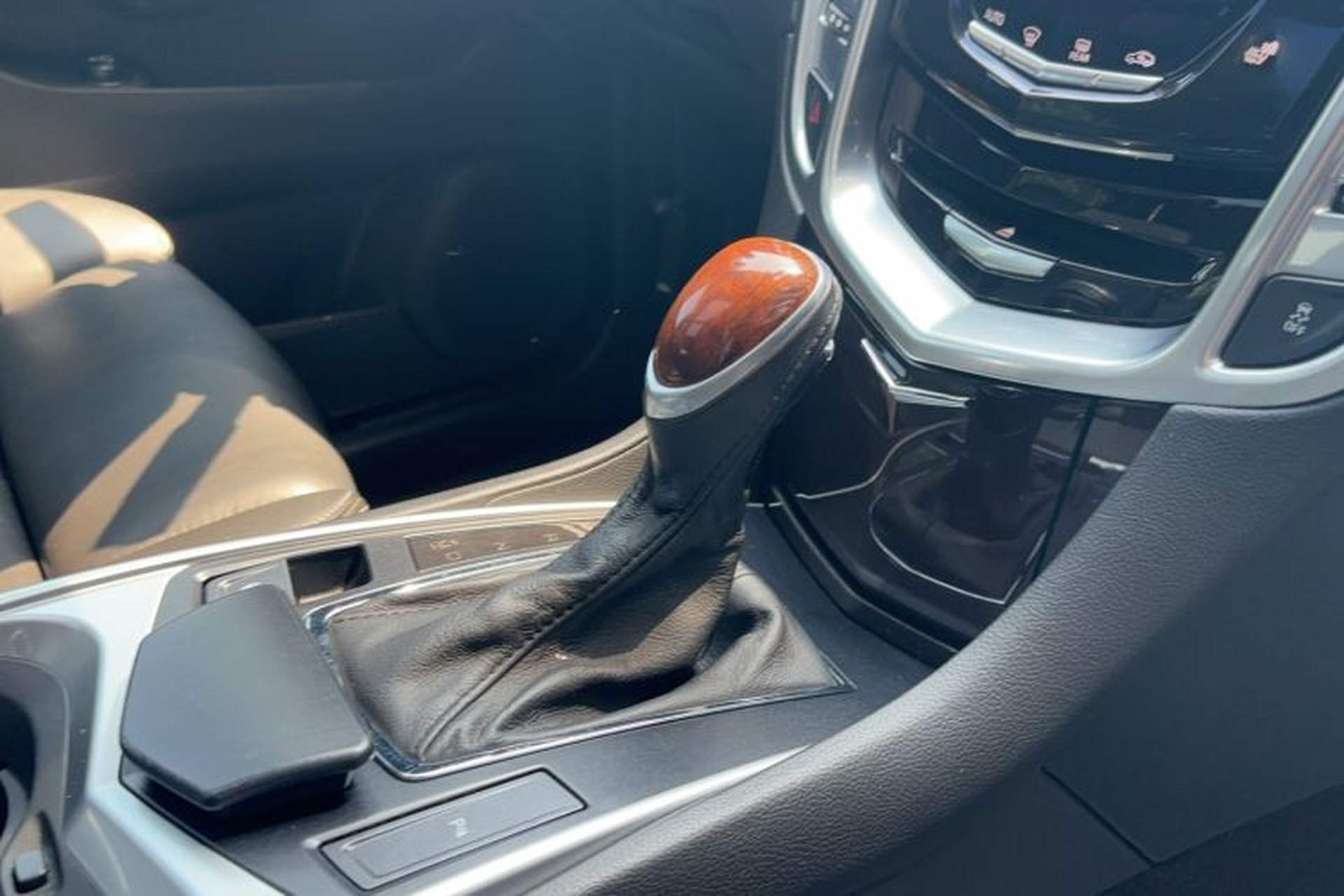 Used Cadillac SRX 2013 3.0L Elite Model Gear Lever
