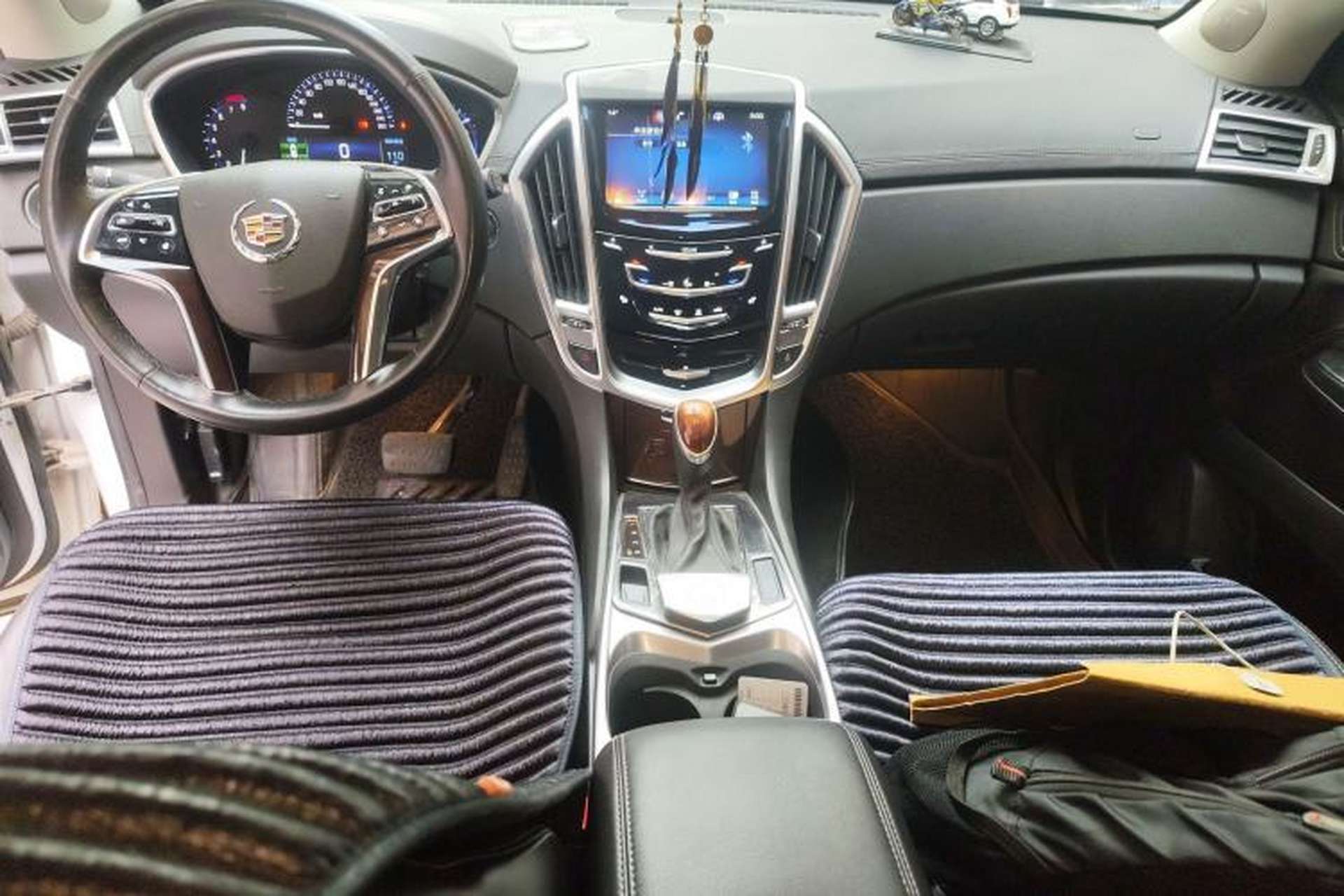 Used Cadillac SRX 2013 3.0L Elite Model Interior 2
