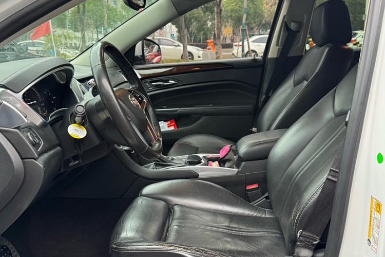 Used Cadillac SRX 2013 3.0L Elite Model Interior 3