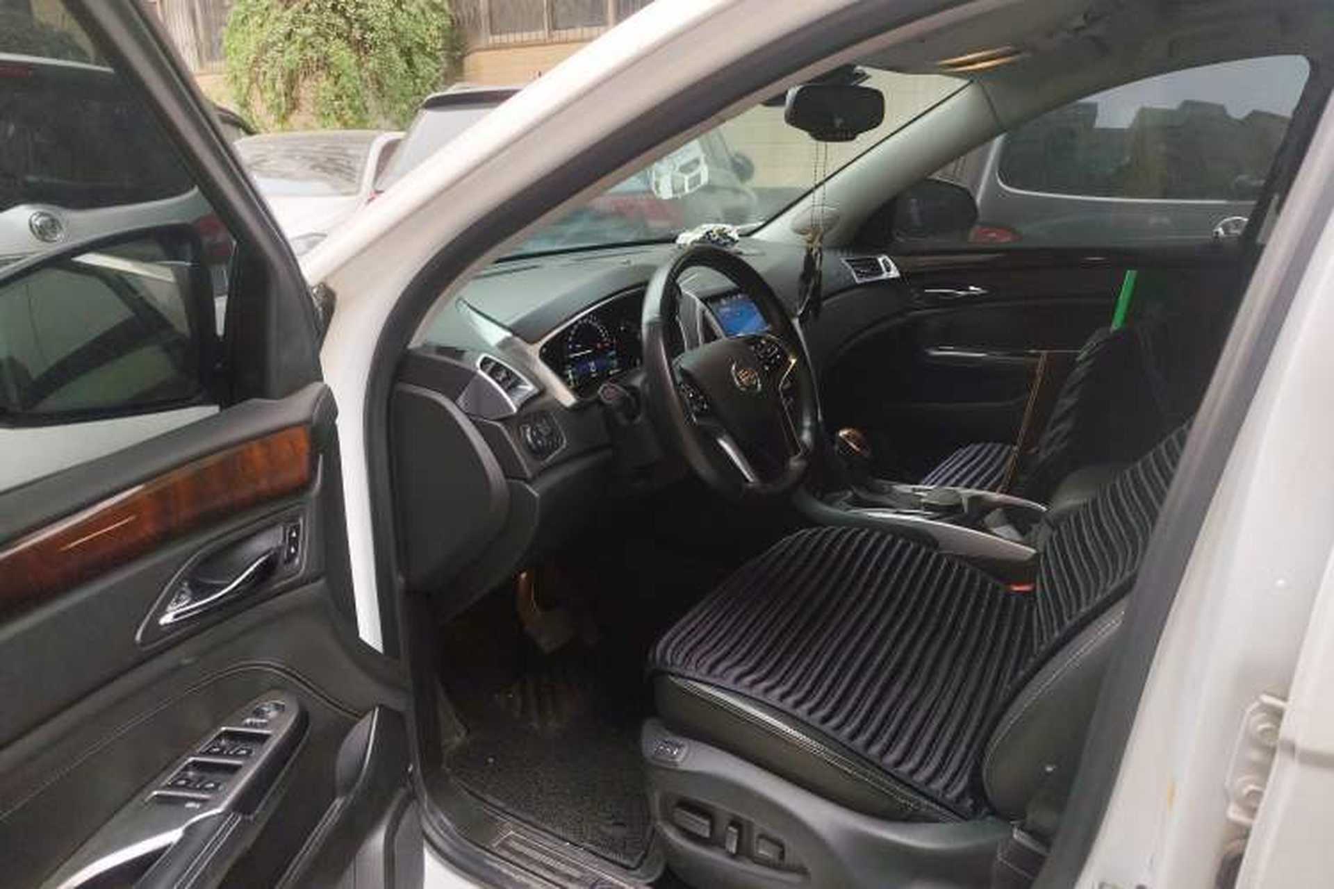 Used Cadillac SRX 2013 3.0L Elite Model Interior 3