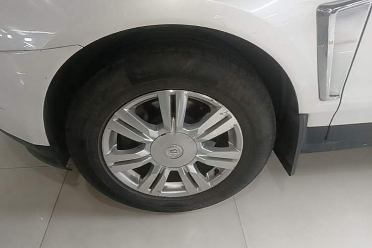 Used Cadillac SRX 2013 3.0L Comfort Model Left Front Wheel Hub