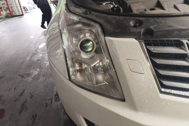 Used Cadillac SRX 2013 3.0L Comfort Model Right Front Headlight