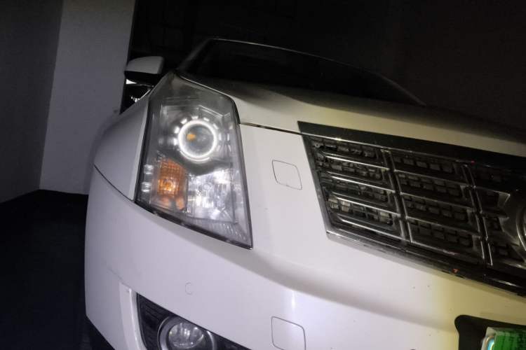 Used Cadillac SRX 2013 3.0L Elite Model Right Front Headlight