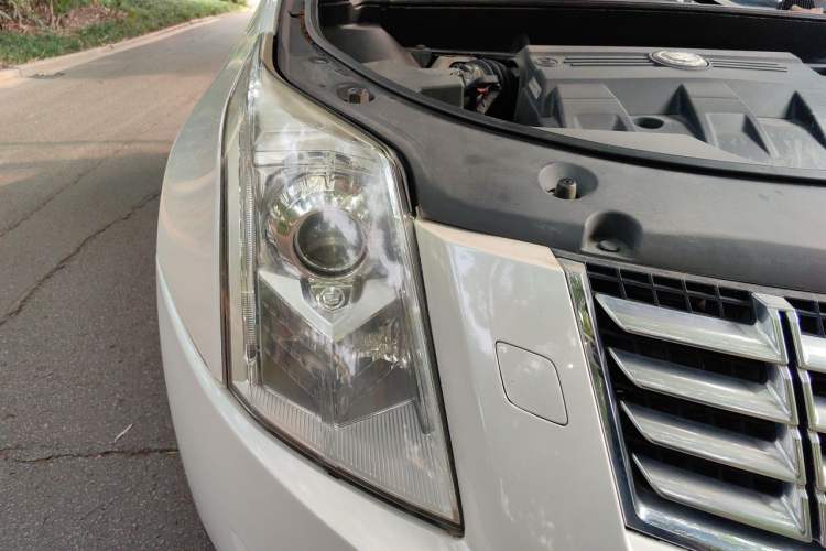Used Cadillac SRX 2013 3.0L Leading Model Right Front Headlight