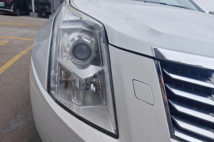 Used Cadillac SRX 2013 3.0L Elite Model Right Front Headlight