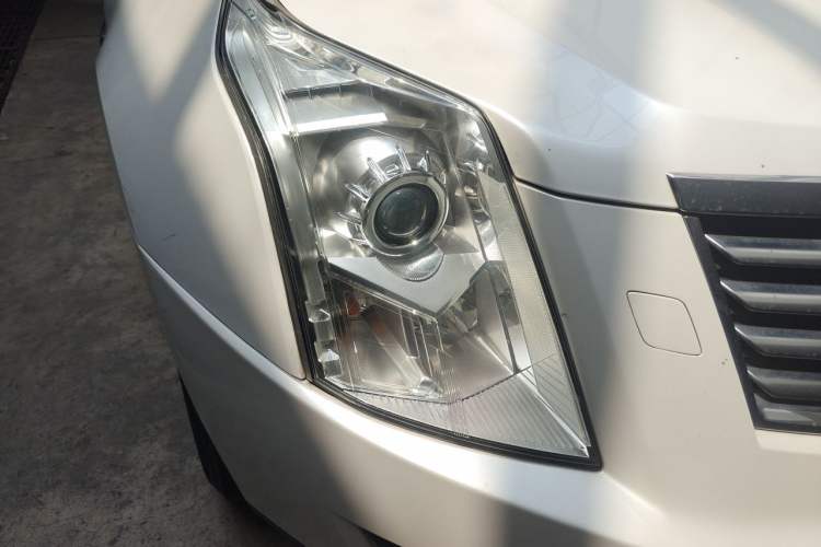 Used Cadillac SRX 2013 3.0L Elite Model Right Front Headlight