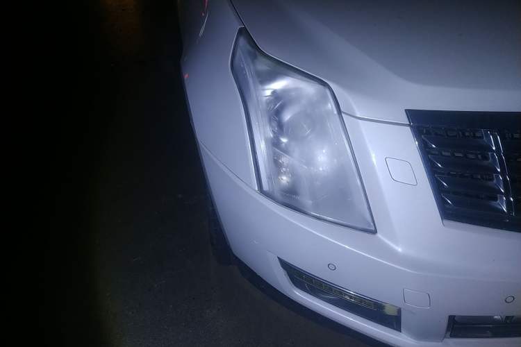 Used Cadillac SRX 2013 3.0L Leading Model Right Front Headlight