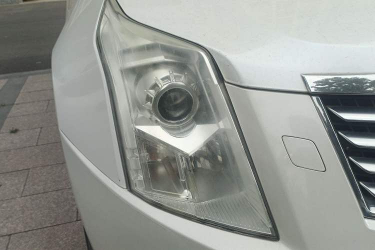Used Cadillac SRX 2013 3.0L Comfort Model Right Front Headlight