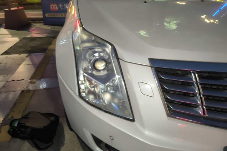 Used Cadillac SRX 2013 3.0L Elite Model Right Front Headlight