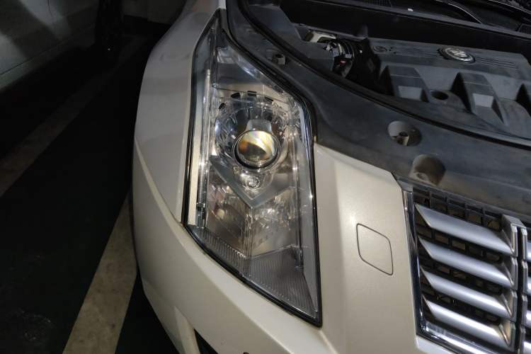 Used Cadillac SRX 2013 3.0L Leading Model Right Front Headlight