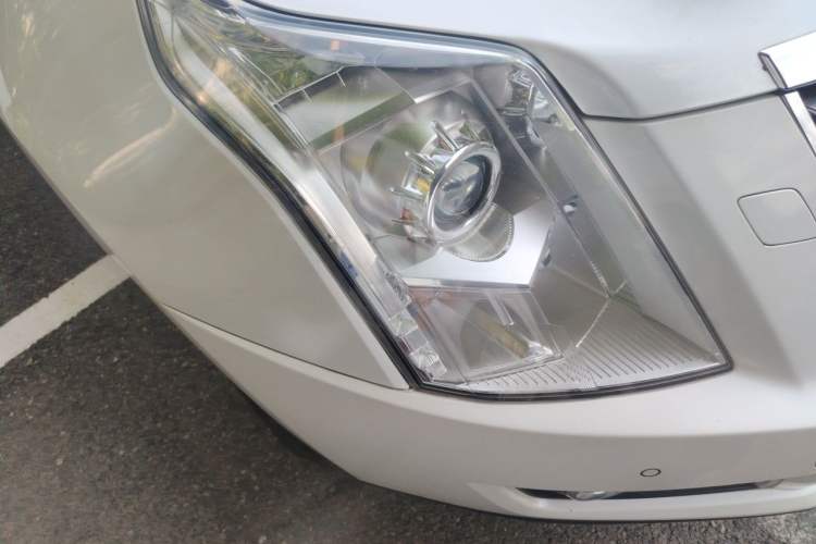 Used Cadillac SRX 2013 3.0L Luxury Model Right Front Headlight