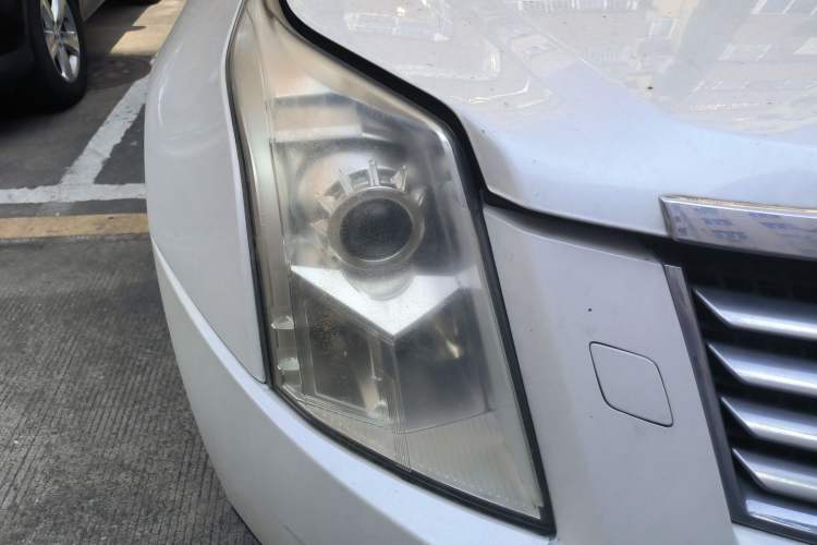 Used Cadillac SRX 2013 3.0L Elite Model Right Front Headlight