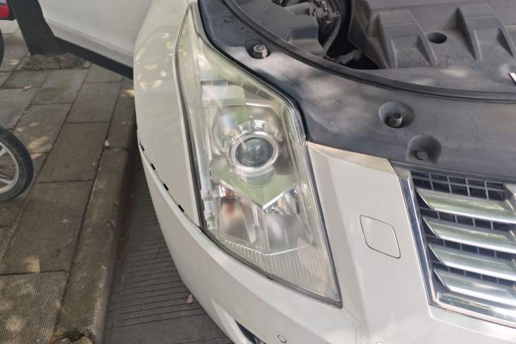 Used Cadillac SRX 2013 3.0L Elite Model Right Front Headlight