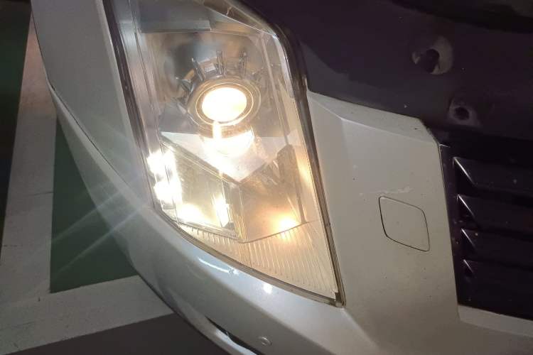 Used Cadillac SRX 2013 3.0L Comfort Model Right Front Headlight