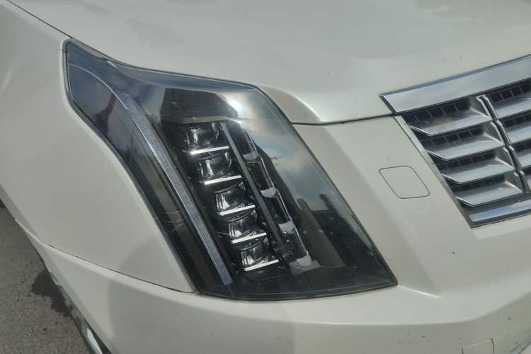 Used Cadillac SRX 2013 3.0L Luxury Model Right Front Headlight