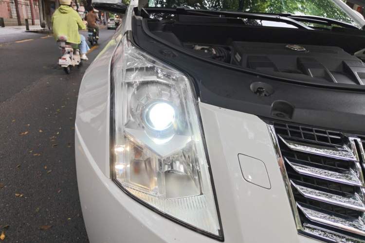 Used Cadillac SRX 2013 3.0L Comfort Model Right Front Headlight