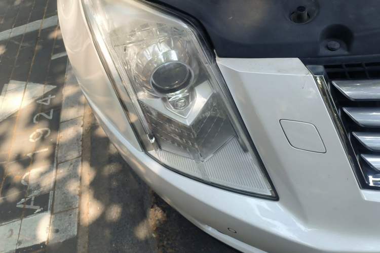 Used Cadillac SRX 2013 3.6L Flagship Model Right Front Headlight