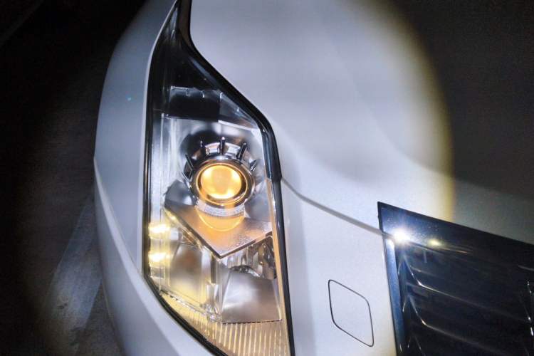 Used Cadillac SRX 2013 3.0L Comfort Model Right Front Headlight