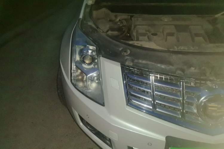 Used Cadillac SRX 2013 3.0L Elite Model Right Front Headlight