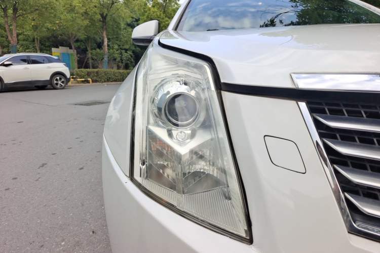 Used Cadillac SRX 2013 3.0L Leading Model Right Front Headlight