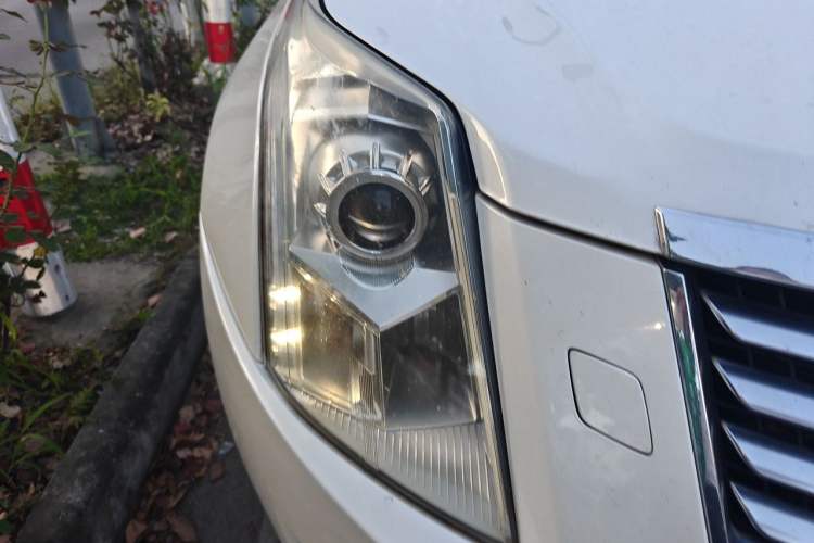 Used Cadillac SRX 2013 3.0L Elite Model Right Front Headlight